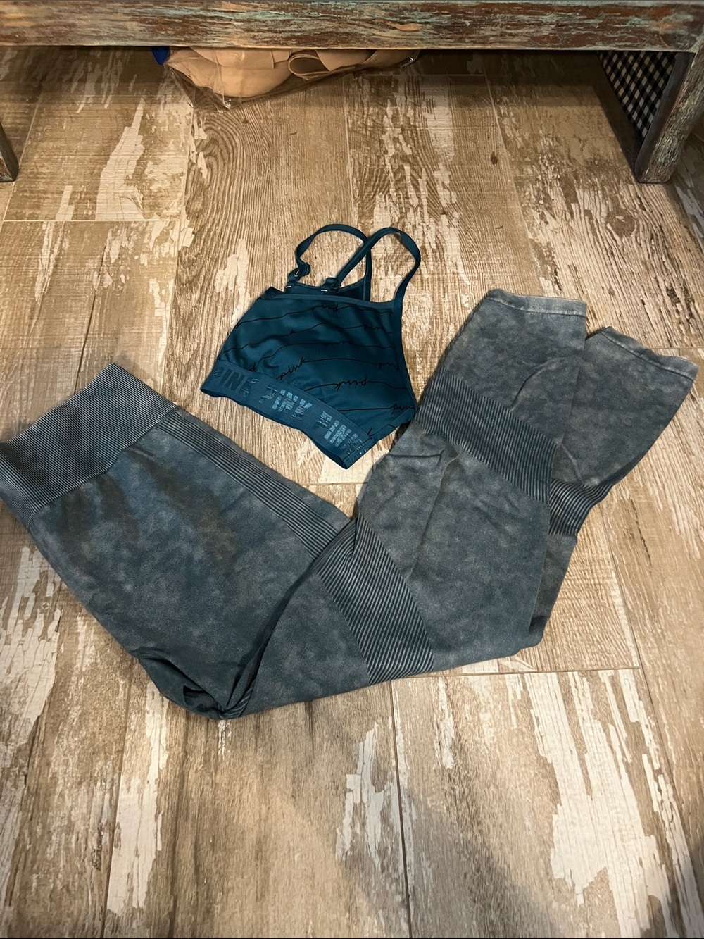 EUC💗PINK VS 2PC SET!Logo Sports BRA&Full Length Seamless Teal Wash Leggings-Sz-L